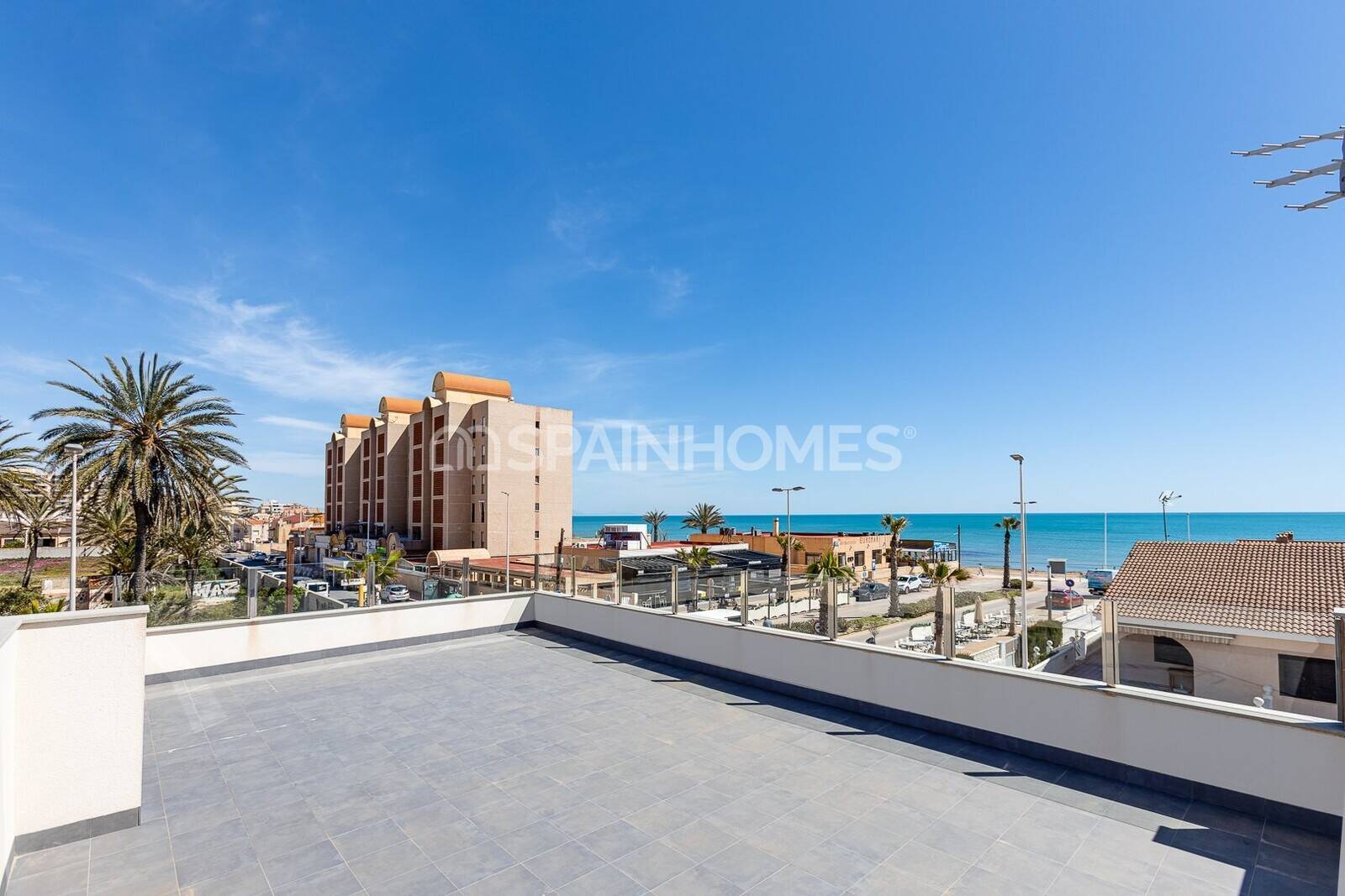 Villa a Torrevieja, Alicante, Spagna 4 camere da letto, 150 mq. N° 49406