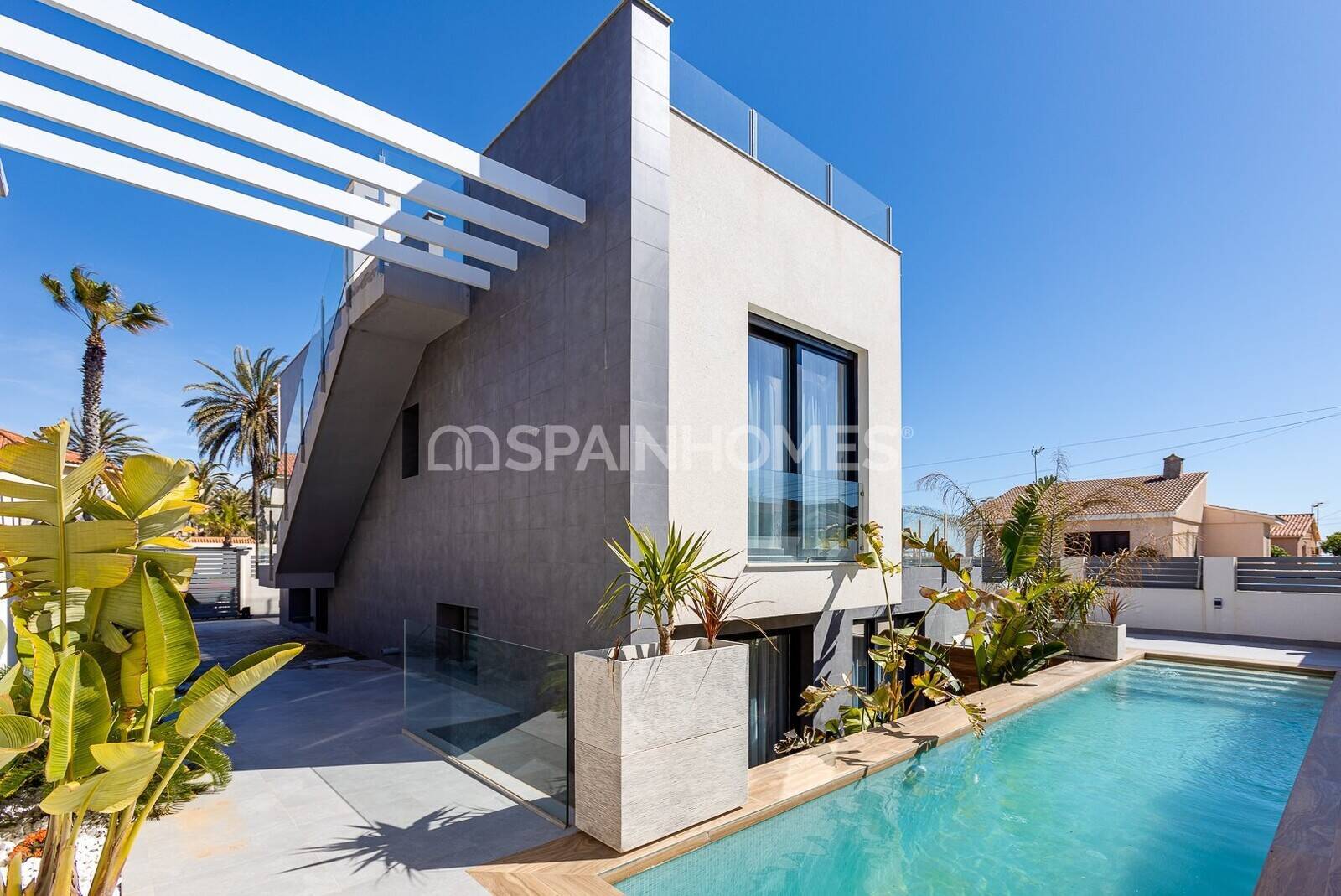 Villa a Torrevieja, Alicante, Spagna 4 camere da letto, 150 mq. N° 49406