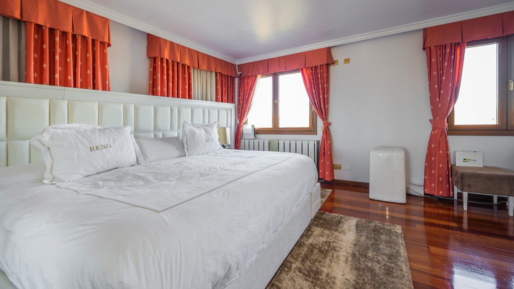 Villa à Pozuelo de Alarcon, Madrid, Espagne 5 chambres, 977 m2 No. 90097