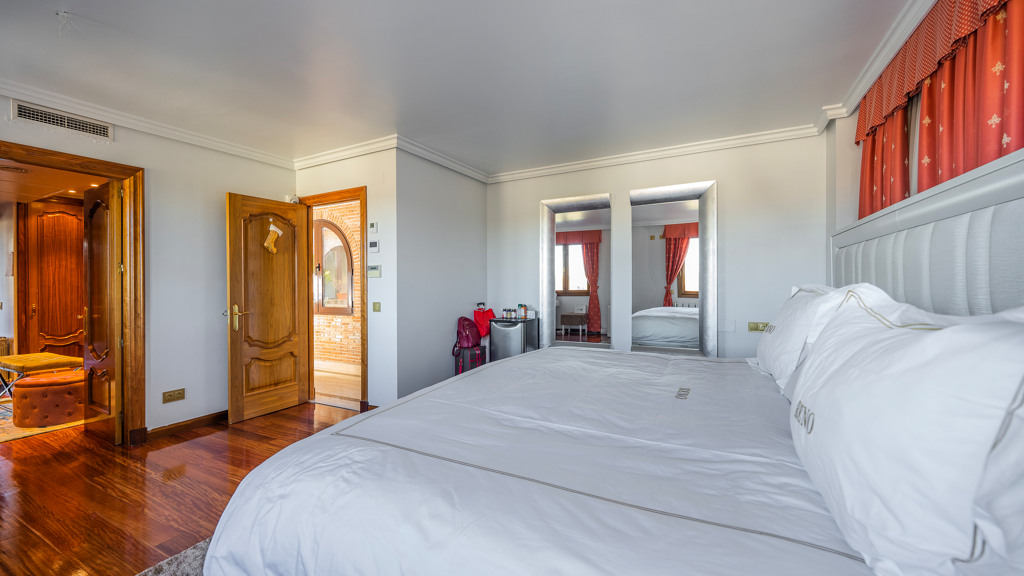 Villa à Pozuelo de Alarcon, Madrid, Espagne 5 chambres, 977 m2 No. 90097