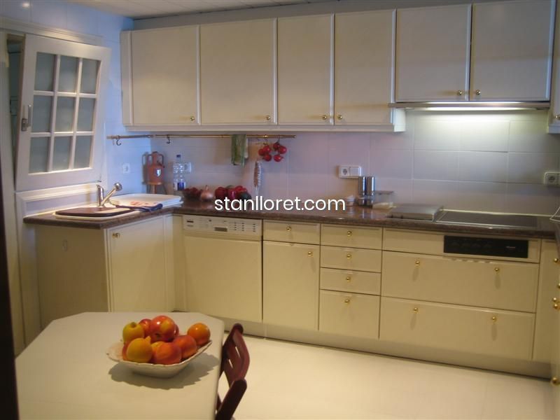 Apartament w Lloret de Mar, Girona, Hiszpania 4 sypialnie, 200 mkw. nr 104063