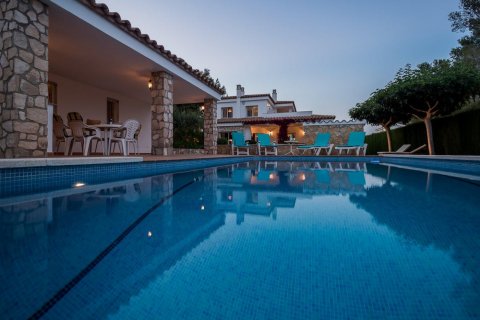 Talo L'Ametlla de Mar, Tarragona, Espanja 4 makuuhuonetta, 293 m2 No. 21577