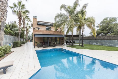 Māja Barcelona, Spānijā 5 istabas, 496 m2 Nr. 53097
