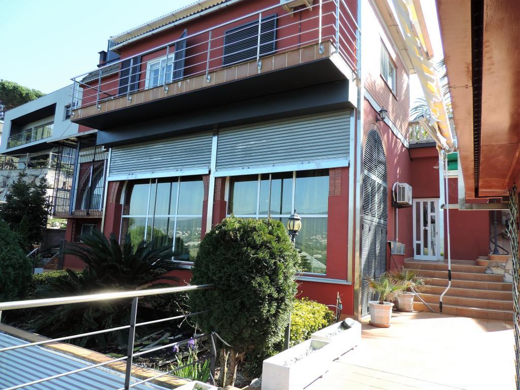 Talo Barcelona, Espanja 5 makuuhuonetta, 313 m2 No. 55972