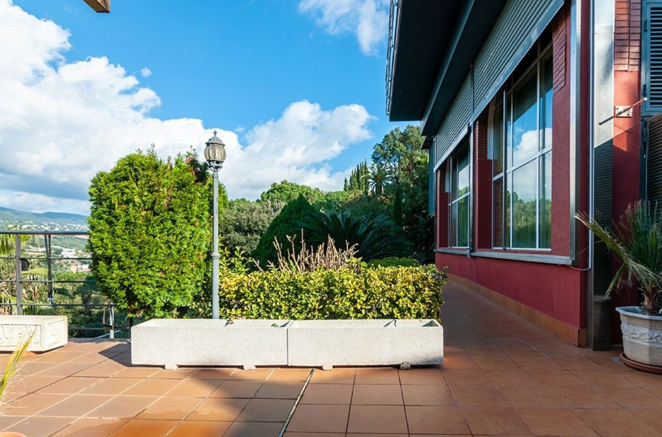 Talo Barcelona, Espanja 5 makuuhuonetta, 313 m2 No. 55972