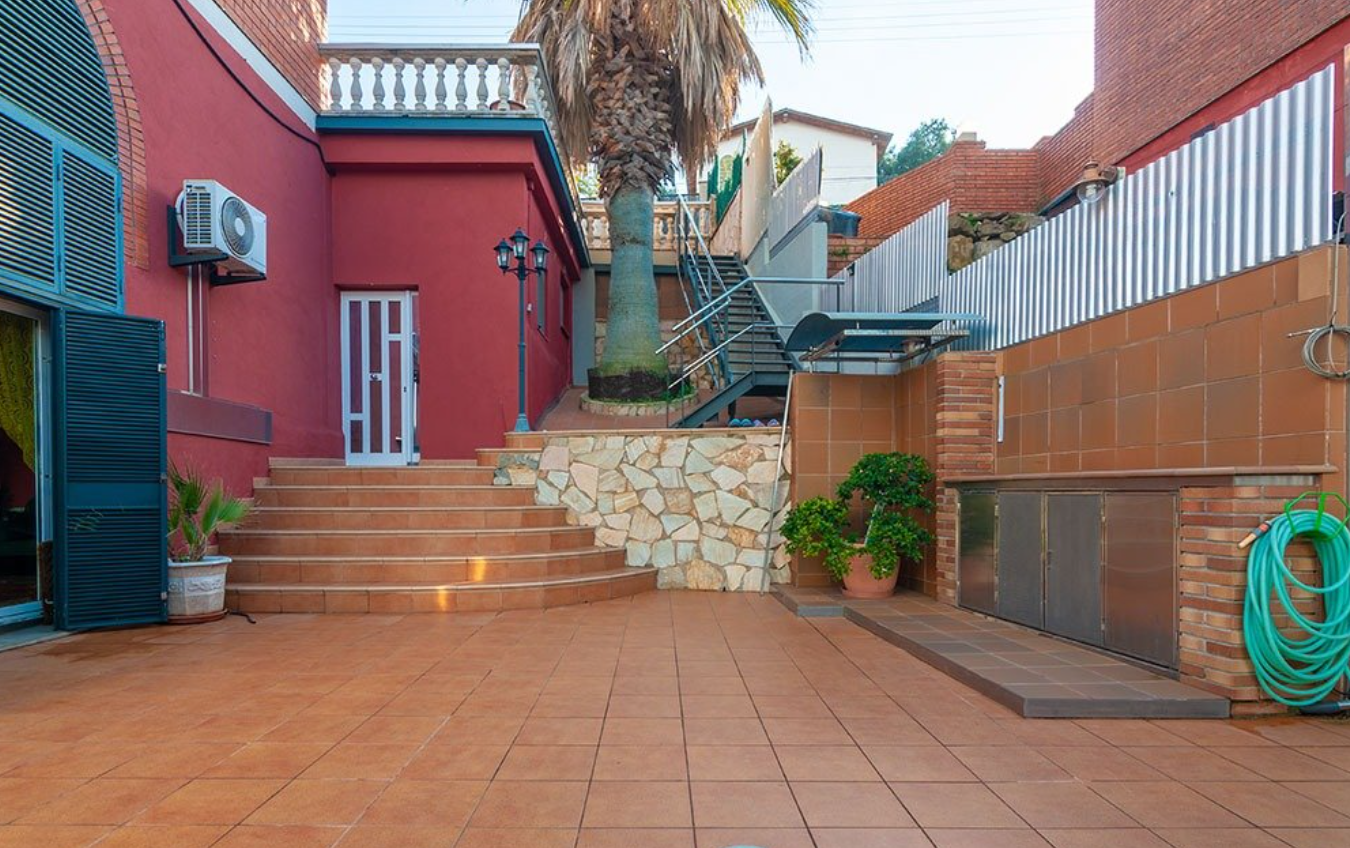 Talo Barcelona, Espanja 5 makuuhuonetta, 313 m2 No. 55972