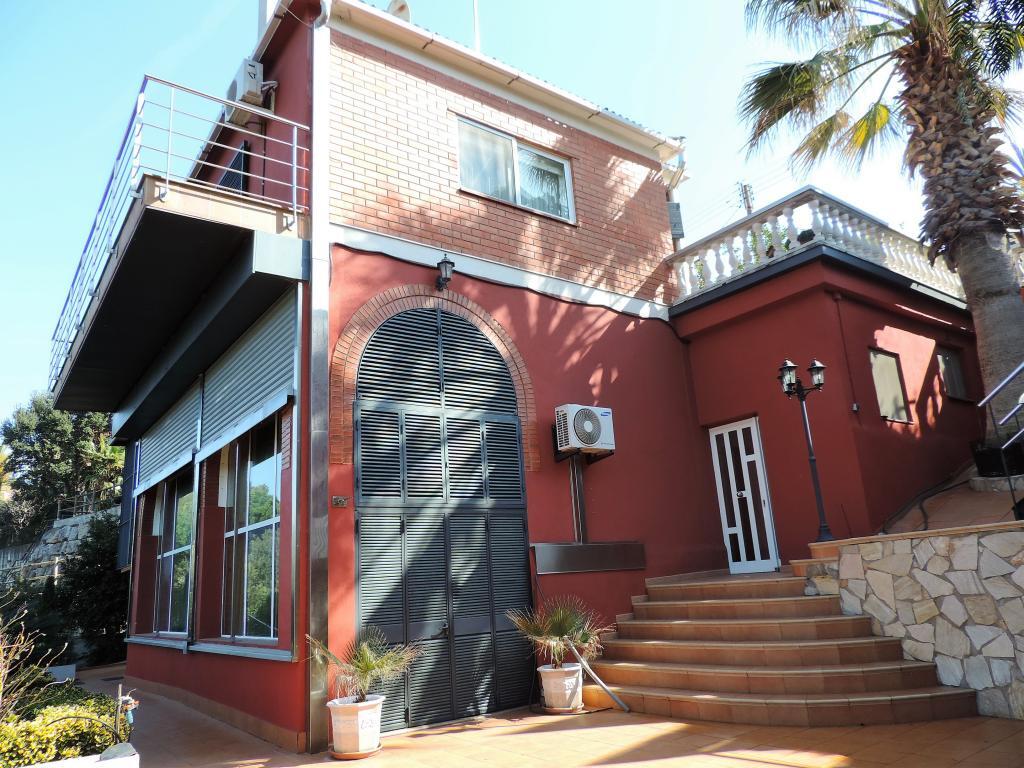 Talo Barcelona, Espanja 5 makuuhuonetta, 313 m2 No. 55972