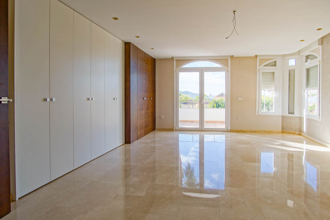 Villa en L'Alfàs del Pi, Alicante, España 5 dormitorios, 810 m2 No. 86746