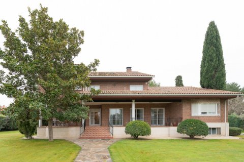 Villa in Prado Norte, Madrid, Spain 6 bedrooms, 601 sq.m. No. 107463