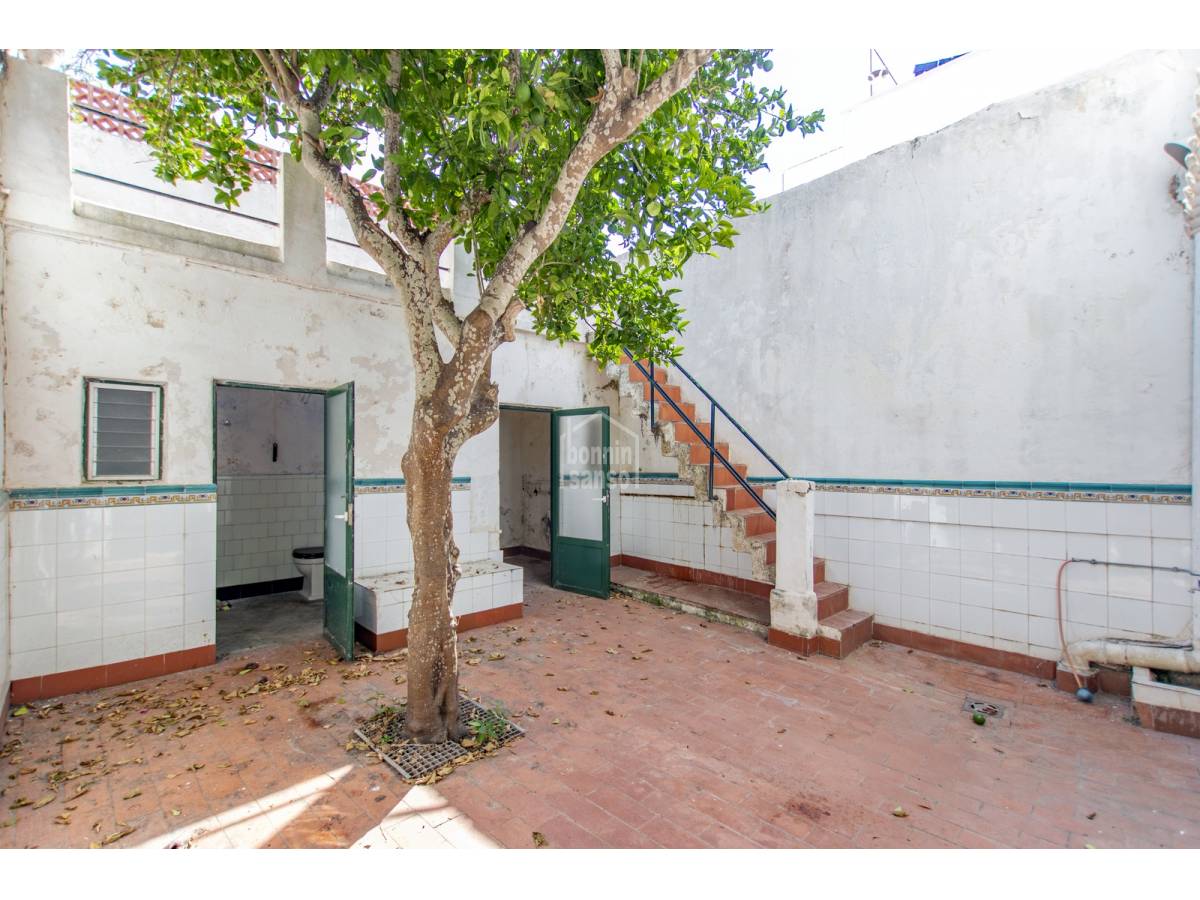 Radhus i Mahon, Menorca, Spanien 6 sovrum, 266 kvm. Nr. 88876