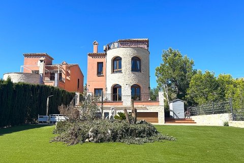 Villa in San Miguel de Salinas, Alicante, Spain 4 bedrooms, 160 sq.m. No. 111283