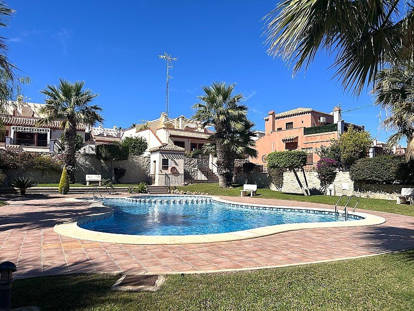 Villa à San Miguel de Salinas, Alicante, Espagne 4 chambres, 160 m2 No. 111283