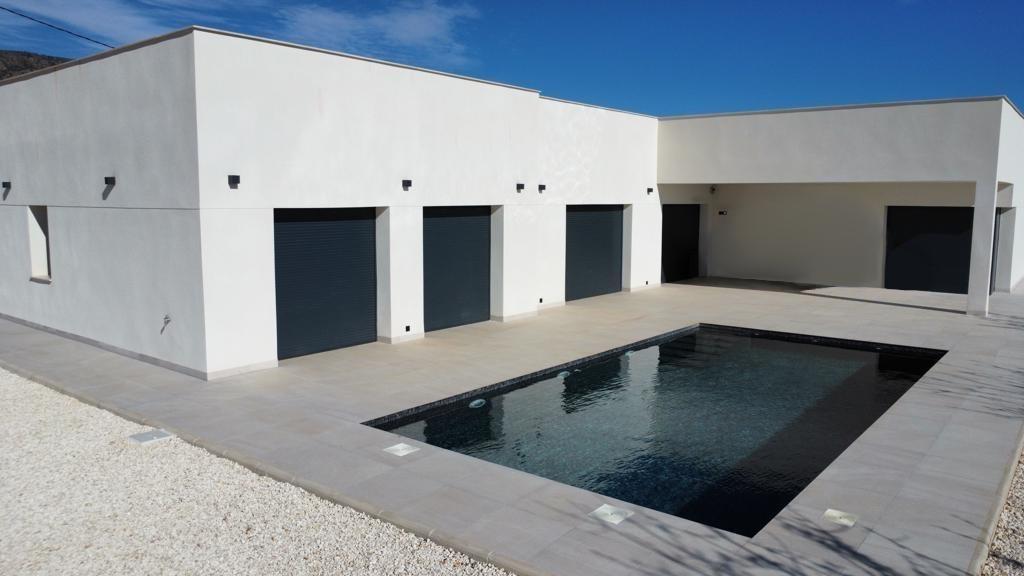 Villa a Pinoso, Alicante, Spagna 3 camere da letto, 199 mq. N° 111304