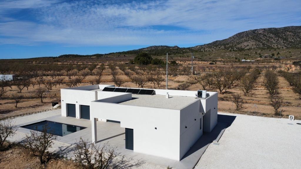 Villa a Pinoso, Alicante, Spagna 3 camere da letto, 199 mq. N° 111304