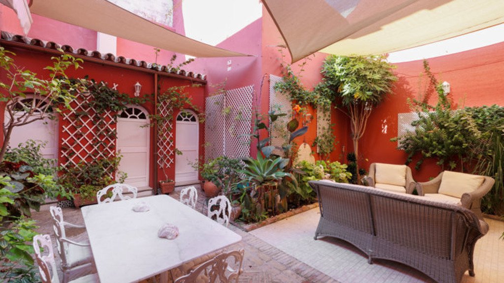 Kaupunkipientalo El Puerto de Santa Maria, Cadiz, Espanja 3 makuuhuonetta, 264 m2 No. 88650