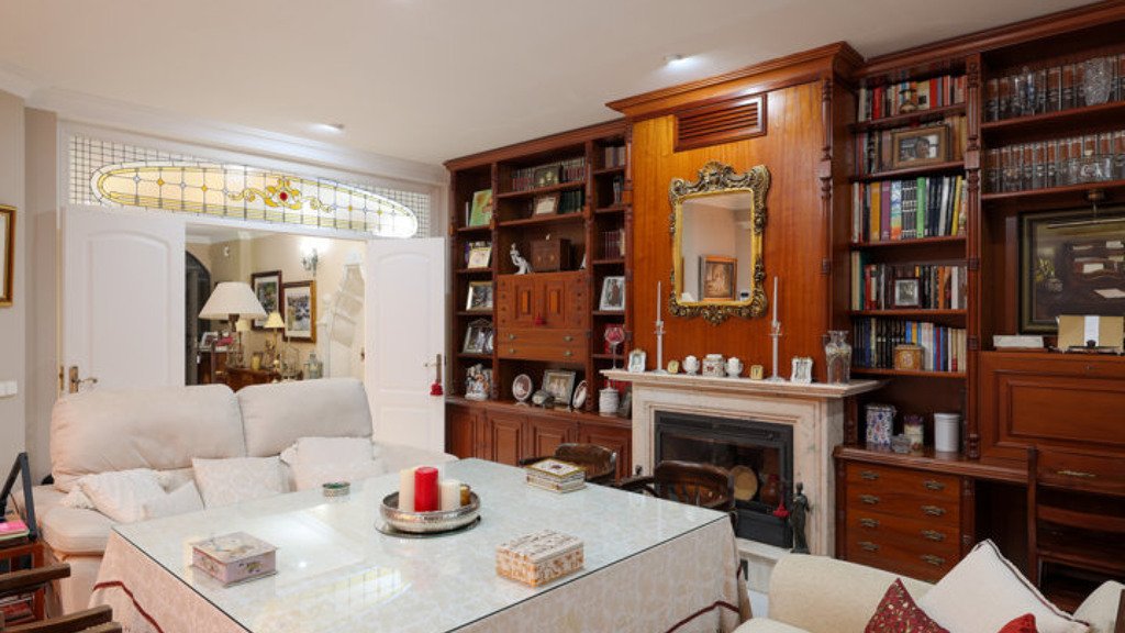 Kaupunkipientalo El Puerto de Santa Maria, Cadiz, Espanja 3 makuuhuonetta, 264 m2 No. 88650
