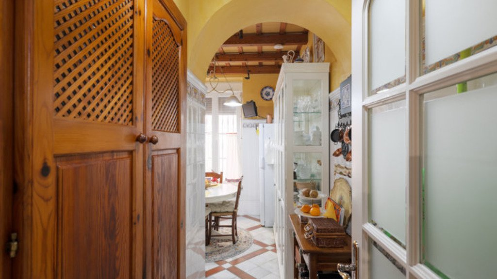 Kaupunkipientalo El Puerto de Santa Maria, Cadiz, Espanja 3 makuuhuonetta, 264 m2 No. 88650