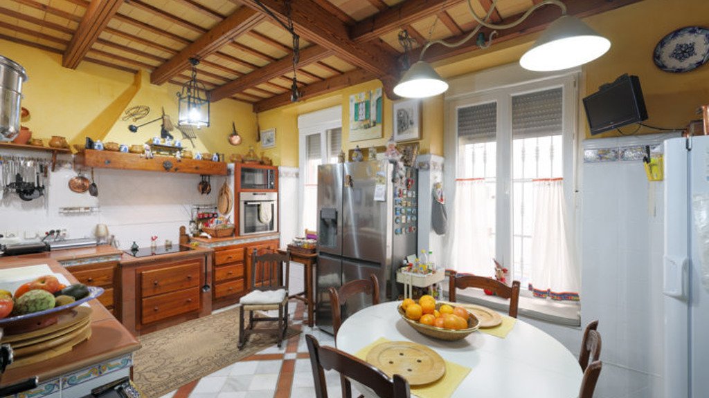 Kaupunkipientalo El Puerto de Santa Maria, Cadiz, Espanja 3 makuuhuonetta, 264 m2 No. 88650