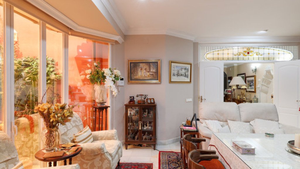 Kaupunkipientalo El Puerto de Santa Maria, Cadiz, Espanja 3 makuuhuonetta, 264 m2 No. 88650
