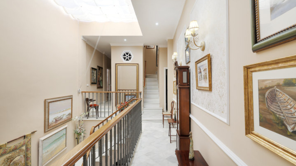 Kaupunkipientalo El Puerto de Santa Maria, Cadiz, Espanja 3 makuuhuonetta, 264 m2 No. 88650