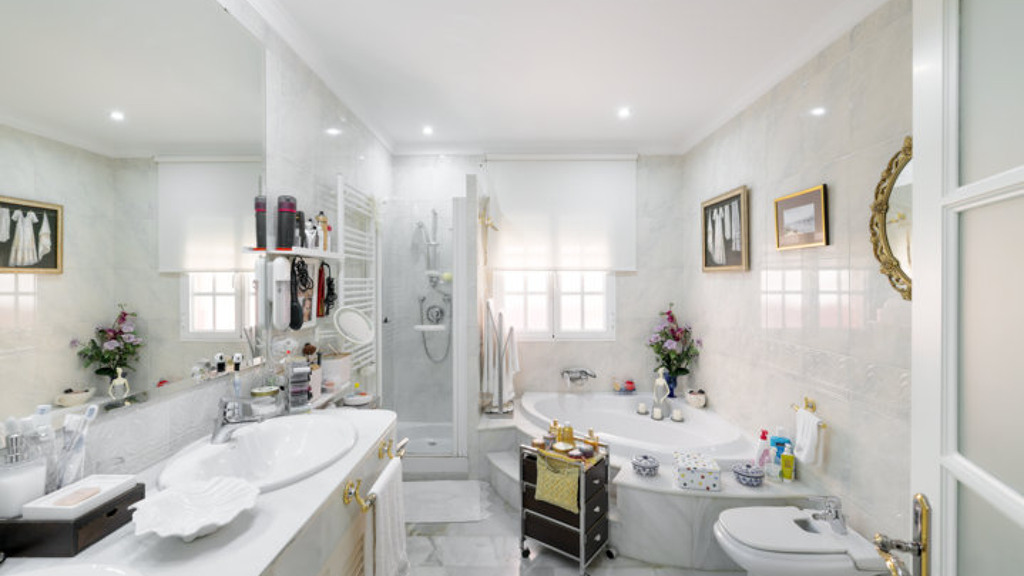 Kaupunkipientalo El Puerto de Santa Maria, Cadiz, Espanja 3 makuuhuonetta, 264 m2 No. 88650