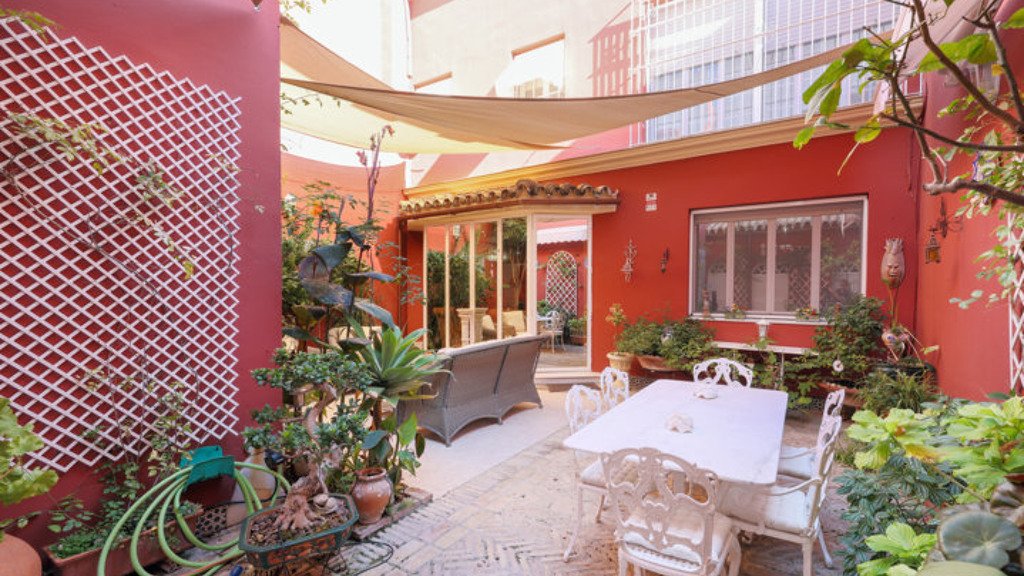 Kaupunkipientalo El Puerto de Santa Maria, Cadiz, Espanja 3 makuuhuonetta, 264 m2 No. 88650
