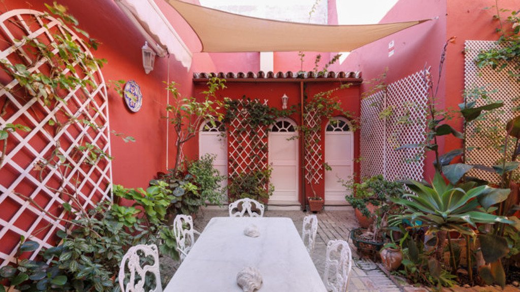 Kaupunkipientalo El Puerto de Santa Maria, Cadiz, Espanja 3 makuuhuonetta, 264 m2 No. 88650