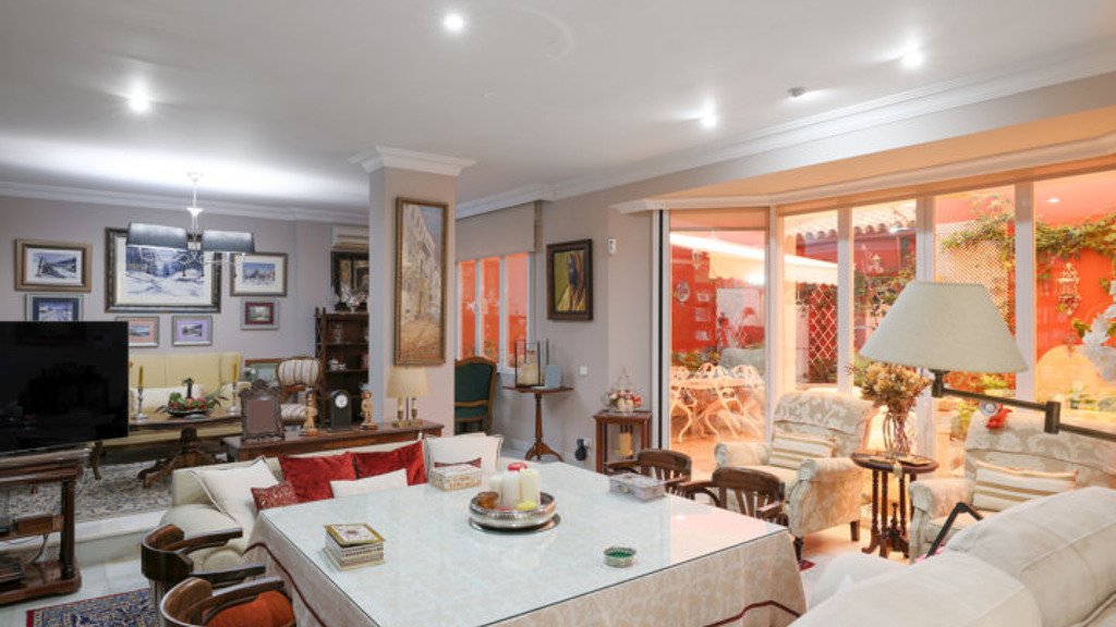 Kaupunkipientalo El Puerto de Santa Maria, Cadiz, Espanja 3 makuuhuonetta, 264 m2 No. 88650