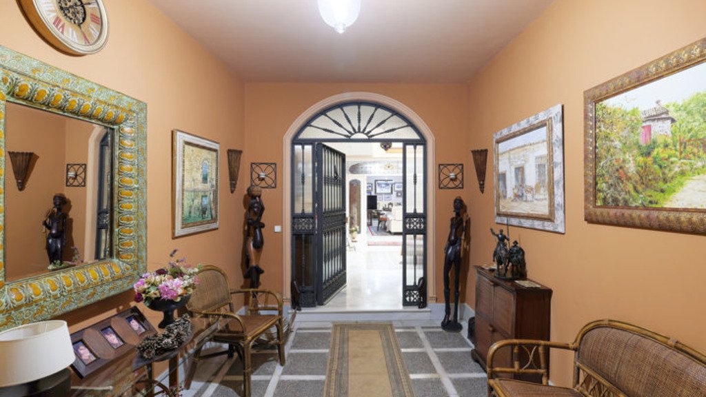 Kaupunkipientalo El Puerto de Santa Maria, Cadiz, Espanja 3 makuuhuonetta, 264 m2 No. 88650