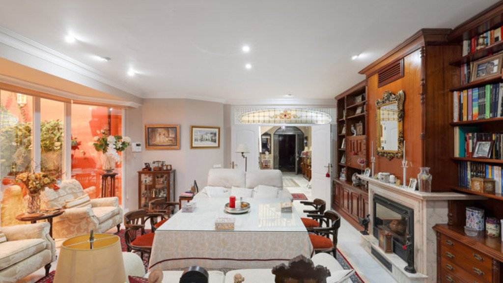 Kaupunkipientalo El Puerto de Santa Maria, Cadiz, Espanja 3 makuuhuonetta, 264 m2 No. 88650