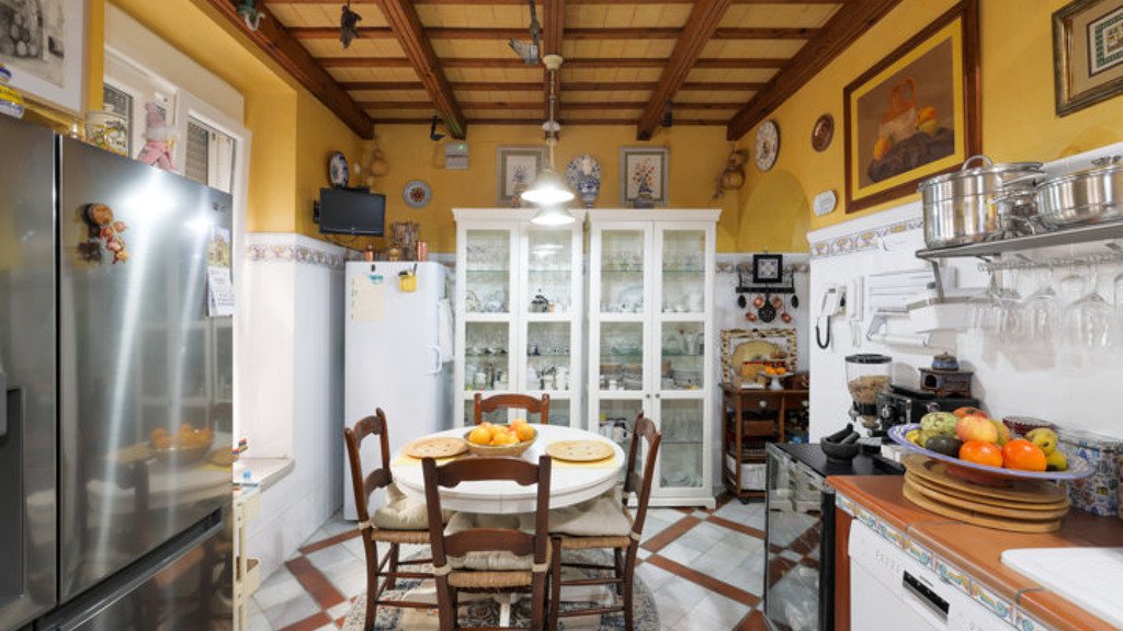 Kaupunkipientalo El Puerto de Santa Maria, Cadiz, Espanja 3 makuuhuonetta, 264 m2 No. 88650