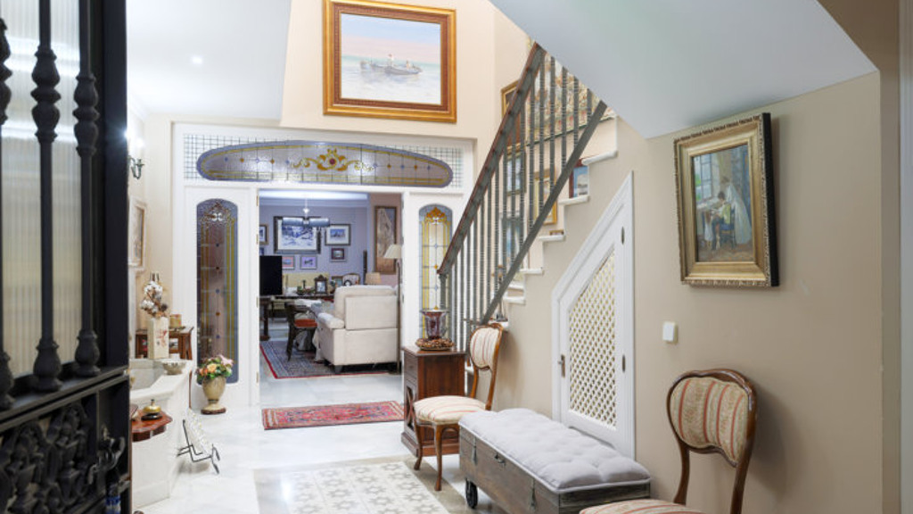 Kaupunkipientalo El Puerto de Santa Maria, Cadiz, Espanja 3 makuuhuonetta, 264 m2 No. 88650