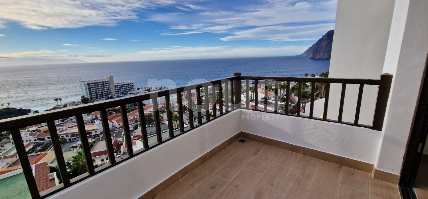Tvåvåningslägenhet i Acantilado De Los Gigantes, Tenerife, Spanien 2 sovrum, 110 kvm. Nr. 103061