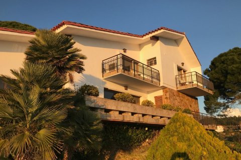 Talo Lloret de Mar, Girona, Espanja 6 makuuhuonetta, 442 m2 No. 22925