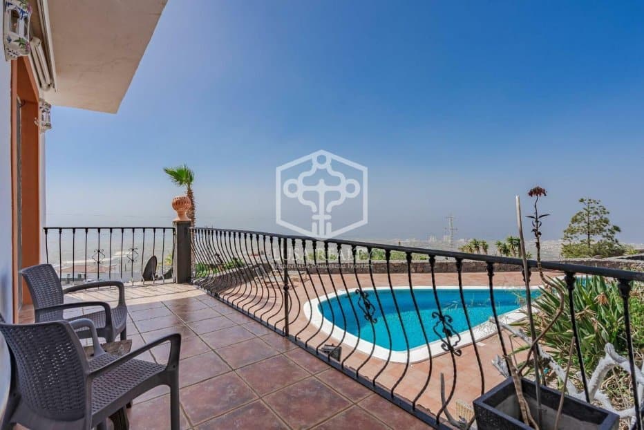 Villa a Adeje, Tenerife, Spagna 6 camere da letto, 423 mq. N° 94448