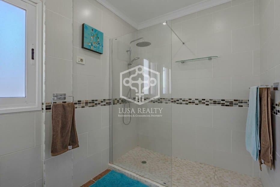 Villa a Adeje, Tenerife, Spagna 6 camere da letto, 423 mq. N° 94448
