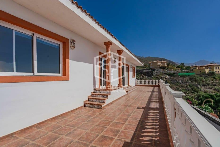 Villa a Adeje, Tenerife, Spagna 6 camere da letto, 423 mq. N° 94448