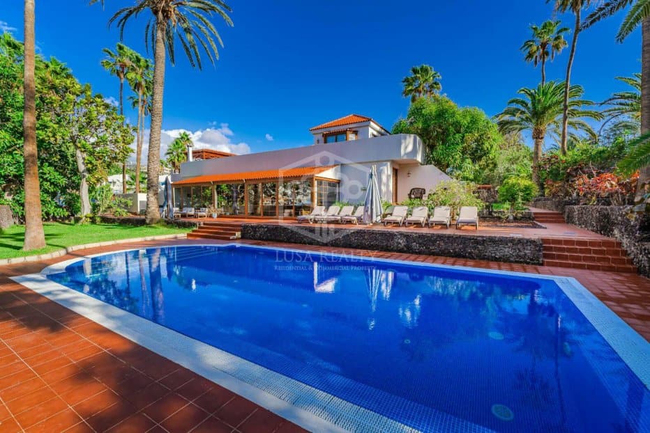 Villa i Arona, Tenerife, Spanien 6 sovrum, 350 kvm. Nr. 111067