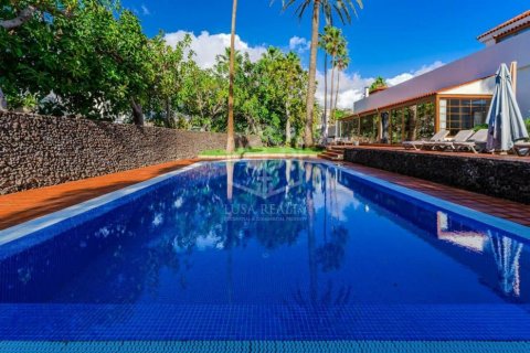 Villa in Arona, Tenerife, Spain 6 bedrooms, 350 sq.m. No. 111067