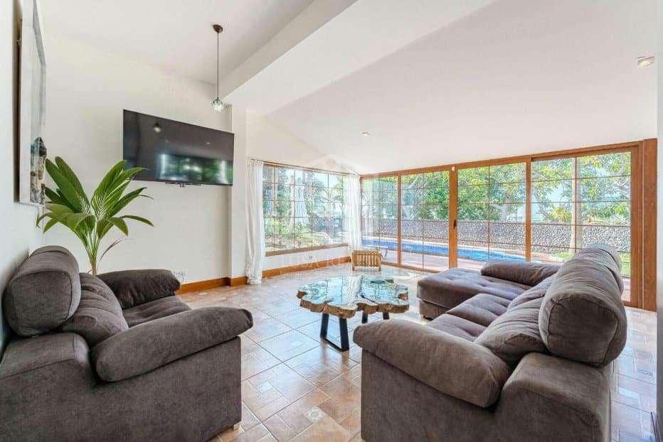 Villa i Arona, Tenerife, Spanien 6 sovrum, 350 kvm. Nr. 111067