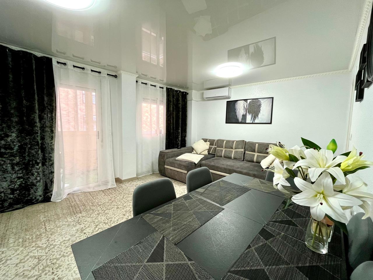 Apartamento en Torrevieja, Alicante, España 4 dormitorios, 115 m2 No. 115957