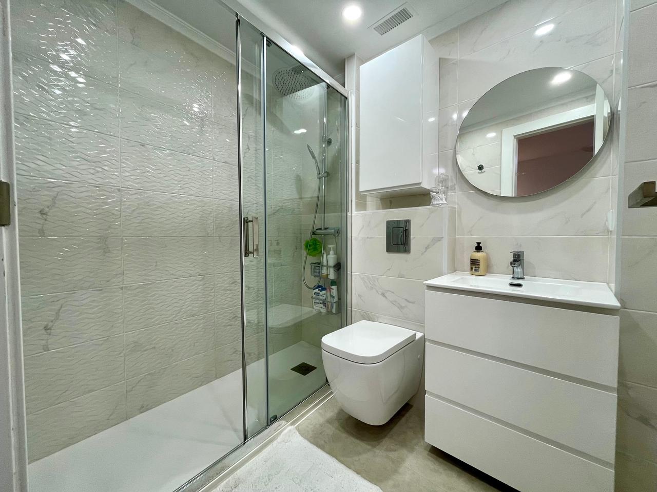 Apartamento en Torrevieja, Alicante, España 4 dormitorios, 115 m2 No. 115957