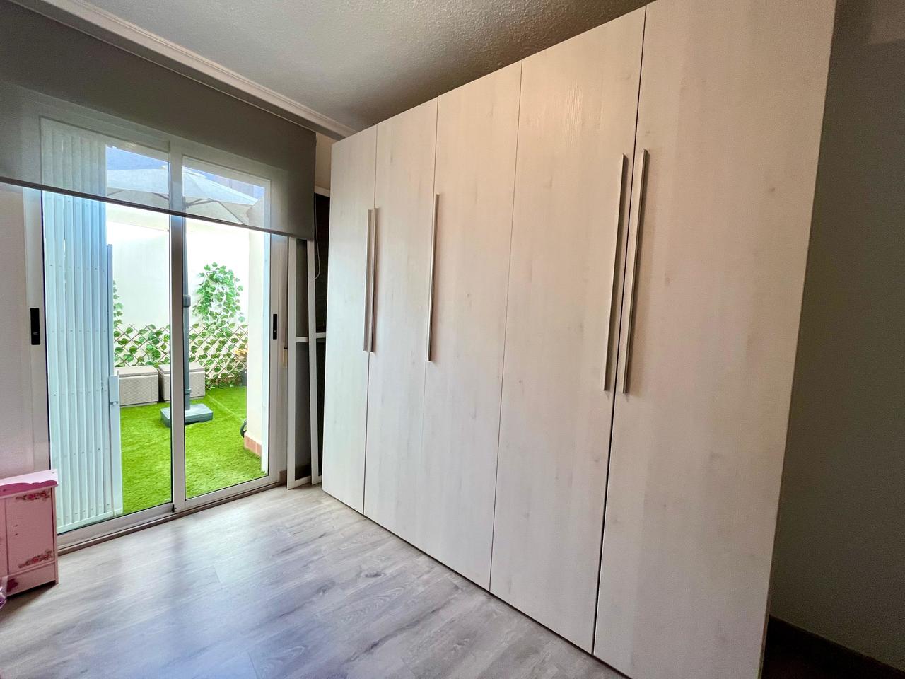 Apartamento en Torrevieja, Alicante, España 4 dormitorios, 115 m2 No. 115957