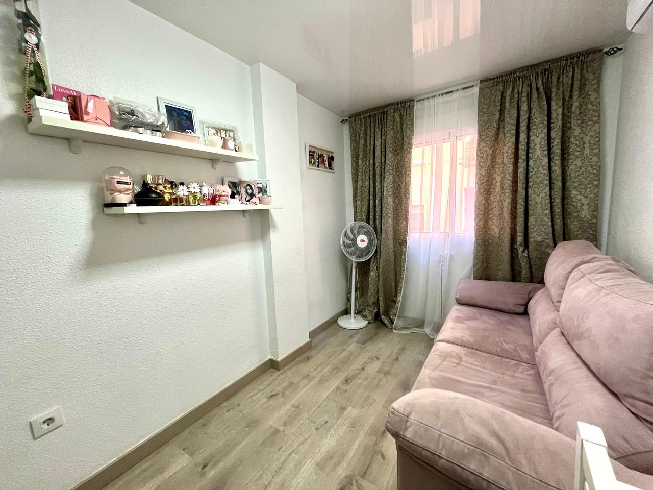 Apartamento en Torrevieja, Alicante, España 4 dormitorios, 115 m2 No. 115957