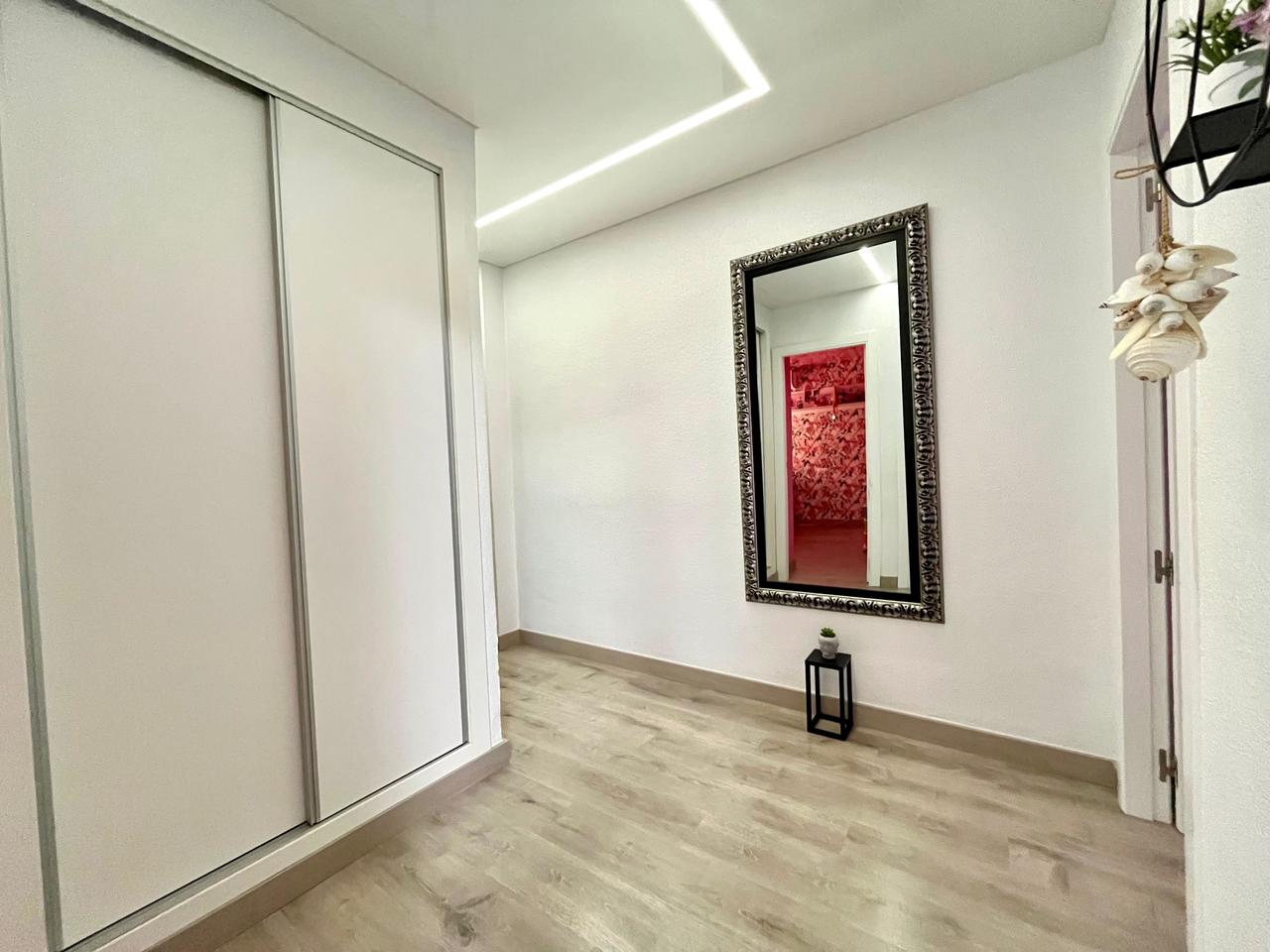 Apartamento en Torrevieja, Alicante, España 4 dormitorios, 115 m2 No. 115957