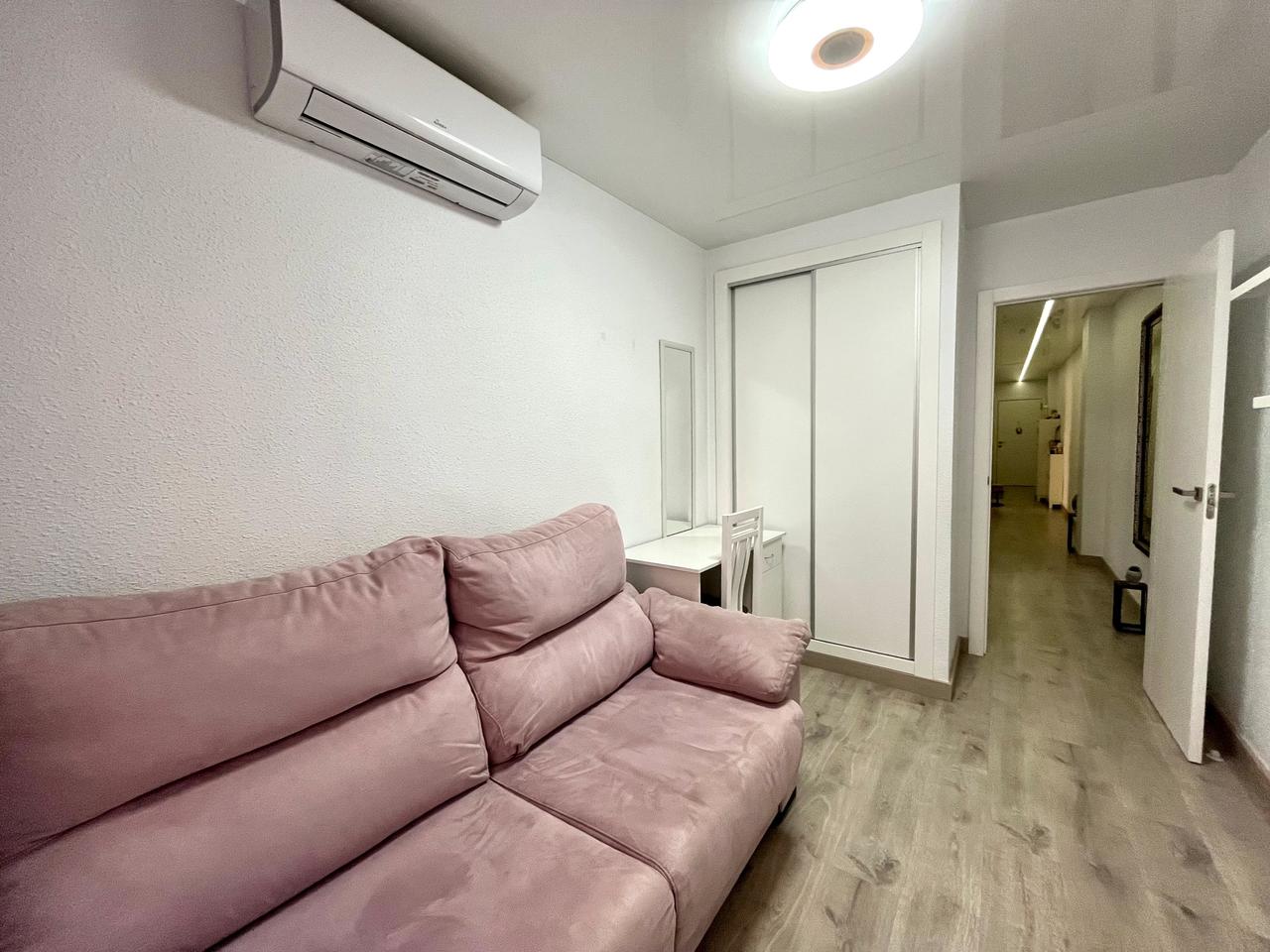 Apartamento en Torrevieja, Alicante, España 4 dormitorios, 115 m2 No. 115957