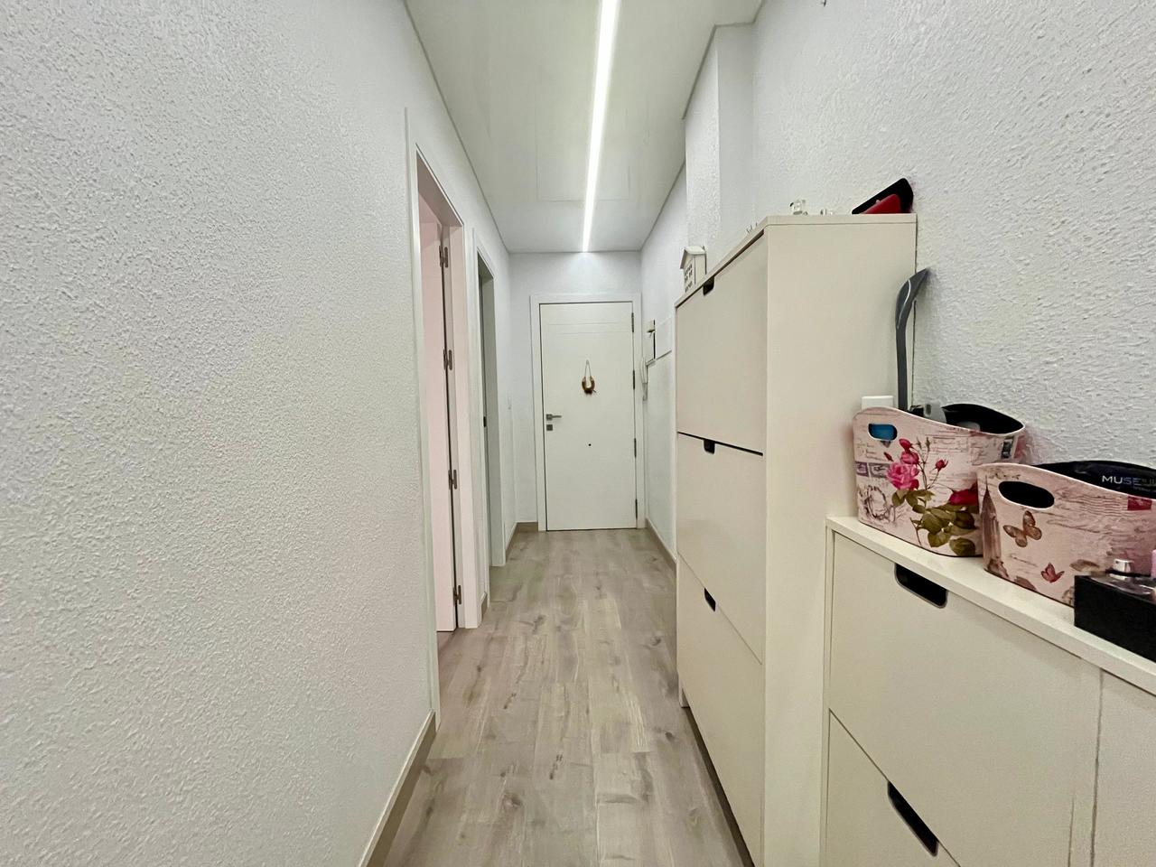 Apartamento en Torrevieja, Alicante, España 4 dormitorios, 115 m2 No. 115957