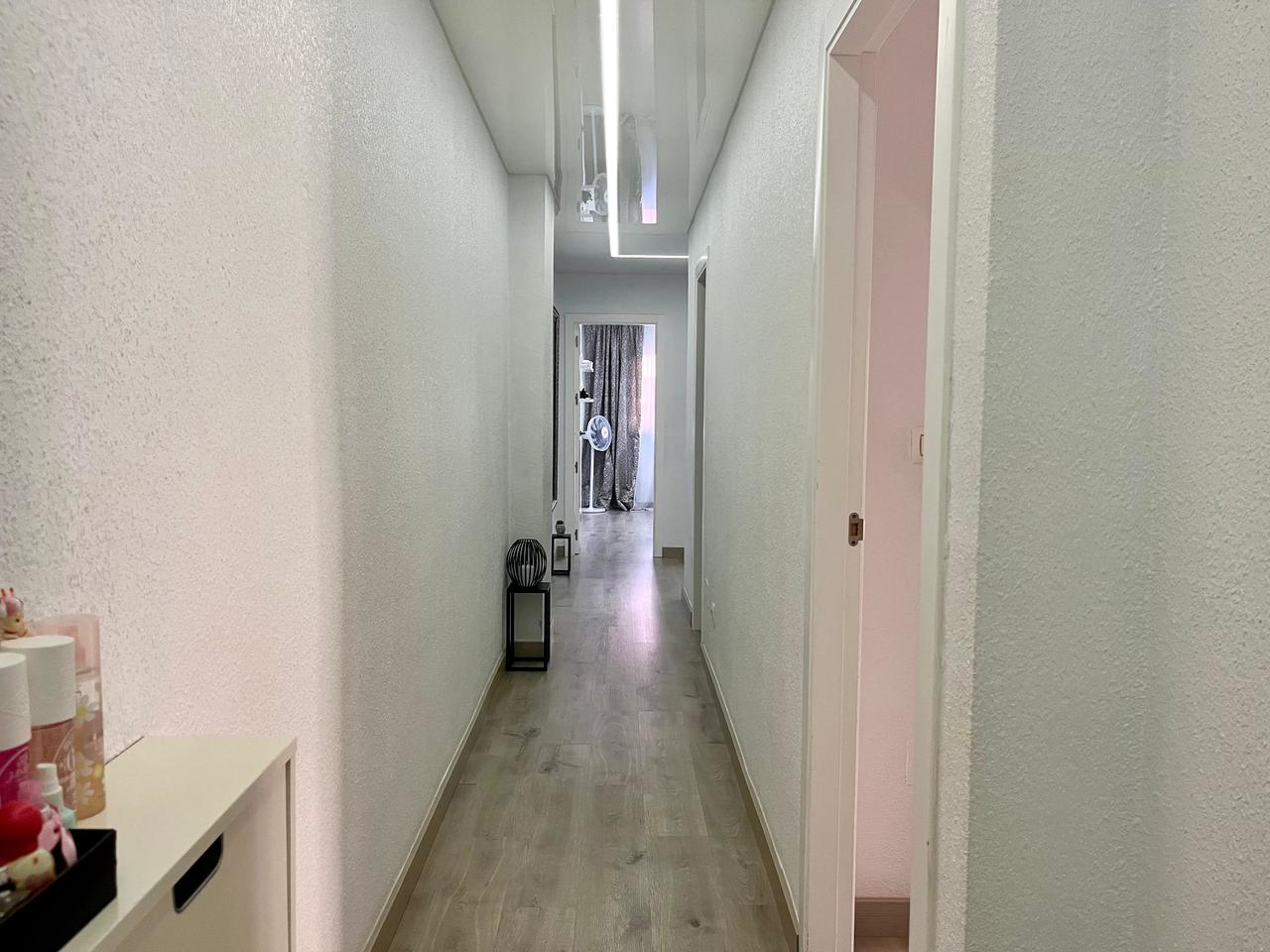 Apartamento en Torrevieja, Alicante, España 4 dormitorios, 115 m2 No. 115957
