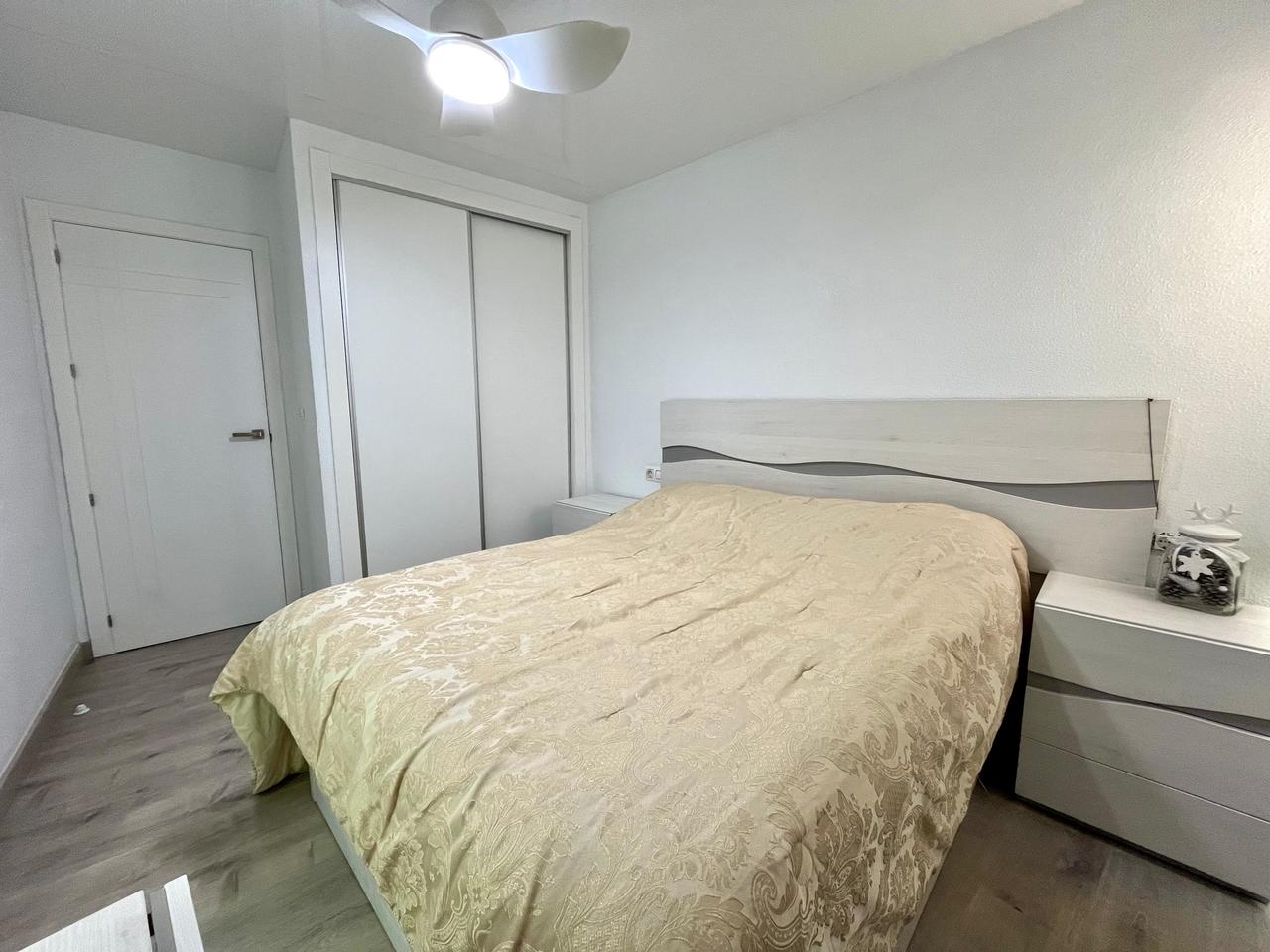 Apartamento en Torrevieja, Alicante, España 4 dormitorios, 115 m2 No. 115957