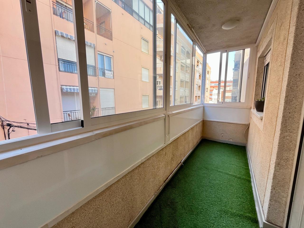 Apartamento en Torrevieja, Alicante, España 4 dormitorios, 115 m2 No. 115957